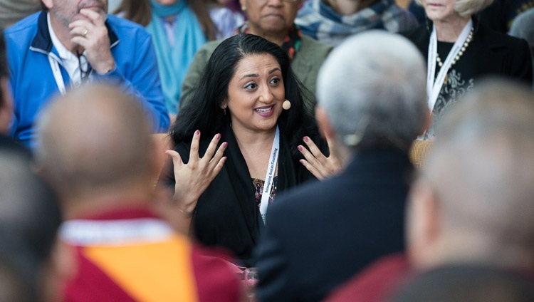 Amishi Jha hablando sobre la metaconciencia y el entrenamiento de la atención en el tercer día de la Conferencia de Mente y Vida en el Templo Principal Tibetano en Dharamsala, HP, India el 14 de marzo de 2018. Foto de Tenzin Choejor