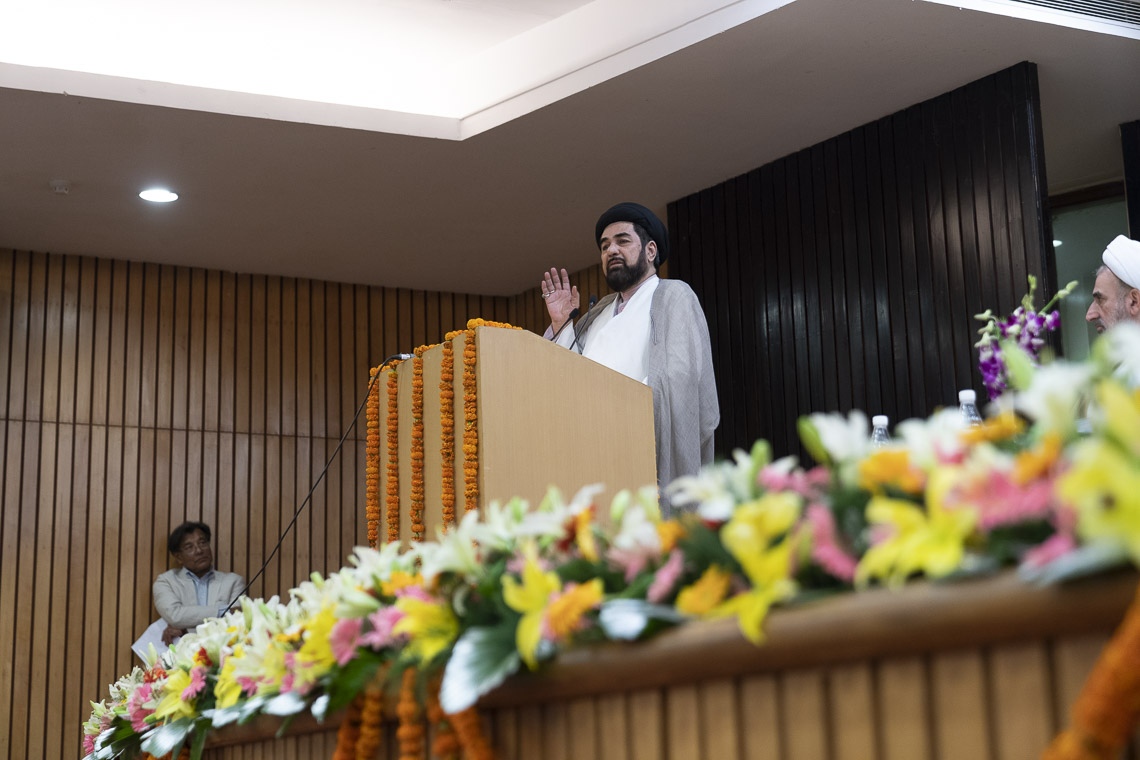 Maulana Syed Kalbi Jawad Naqavi, un docente chiíta de Lucknow, hablando en la conferencia sobre «Celebrar la diversidad en el mundo musulmán» en el Centro Internacional de la India en Nueva Delhi, India, el 15 de junio de 2019. Foto de Tenzin Choejor