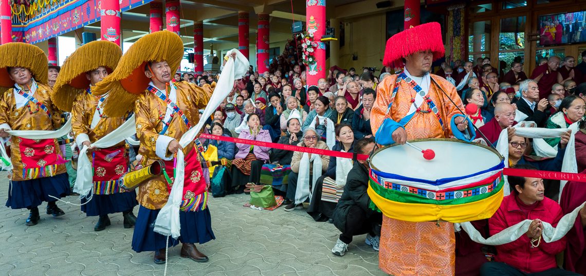 Ofrenda de oraciones de larga vida ofrecida por U-Tsang Cholkha