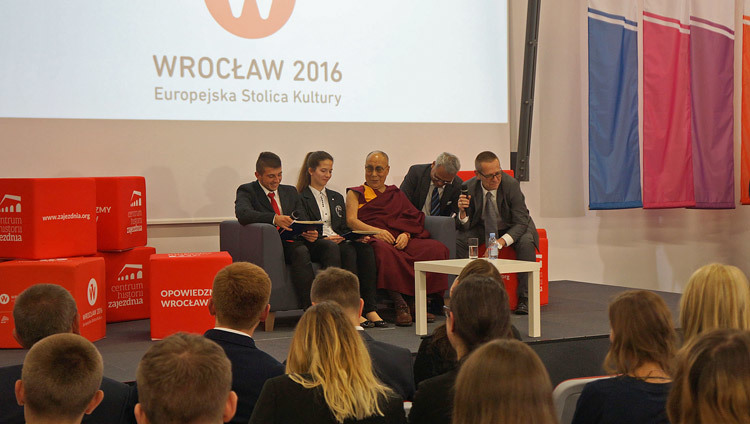 Su Santidad el Dalái Lama en el Centro de Historia del Depósito en Wroclaw, Polonia, el 20 de septiembre de 2016. Foto/Jeremy Russell/OHHDL