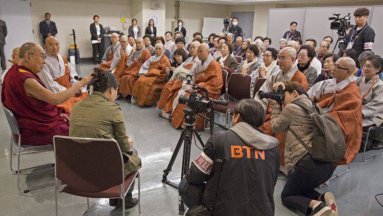 Su Santidad el Dalái Lama hablando a un grupo de Corea en Yokohama, Japón, el 17 de noviembre de 2016. Foto/Jigme Choephel
