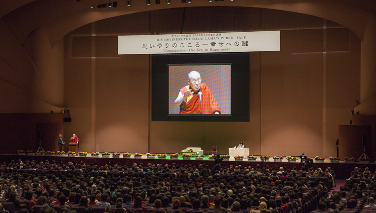 Su Santidad el Dalái Lama hablando en el Salón Pacífico de Yokohama en Yokohama, Japón, el 17 de noviembre de 2016. Foto/Jigme Choephel