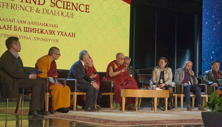 Su Santidad el Dalái Lama hablando en la Conferencia Internacional sobre Budismo y Ciencia en Ulan Bator, Mongolia, el 21 de noviembre de 2016. Foto/Igor Yanchoglov