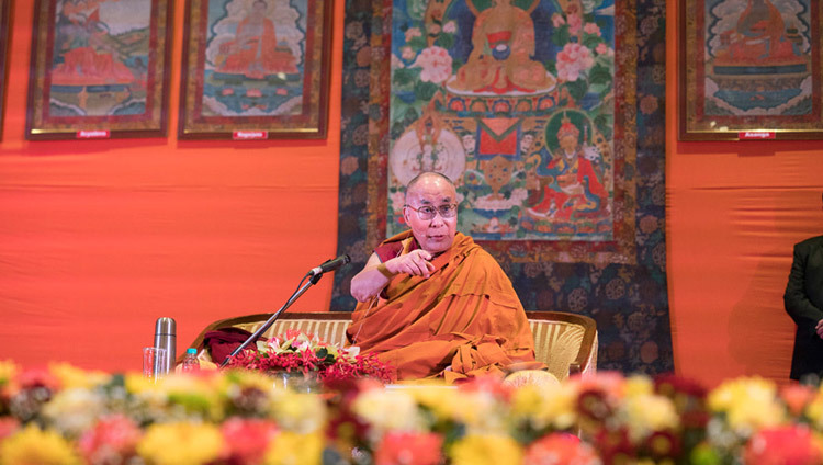 Su Santidad el Dalái Lama pronuncia un discurso en la 21ª Celebración del Dharma del Centro de Meditación Tushita en el Hotel Ashoka de Nueva Delhi, India, el 11 de diciembre de 2016. Foto/Tenzin Choejor/OHHD