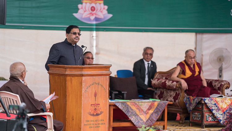 El Ministro del Interior de Karnataka, Dr. G Parameshwara, hablando en el Instituto Dalái Lama de Educación Superior en Bengaluru, Karnataka, India, el 14 de diciembre de 2016. Foto/Tenzin Choejor/OHHDL