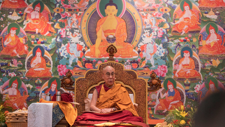 Su Santidad el Dalái Lama durante el primer día de enseñanzas solicitadas por la gente de Rusia en Delhi, India, el 25 de diciembre de 2016. Foto/Tenzin Choejor/OHHDL