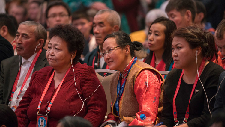 Algunas de las más de 1250 personas que escucharon a Su Santidad el Dalái Lama durante sus enseñanzas en Delhi, India, el 25 de diciembre de 2016. Foto/Tenzin Choejor/OHHDL