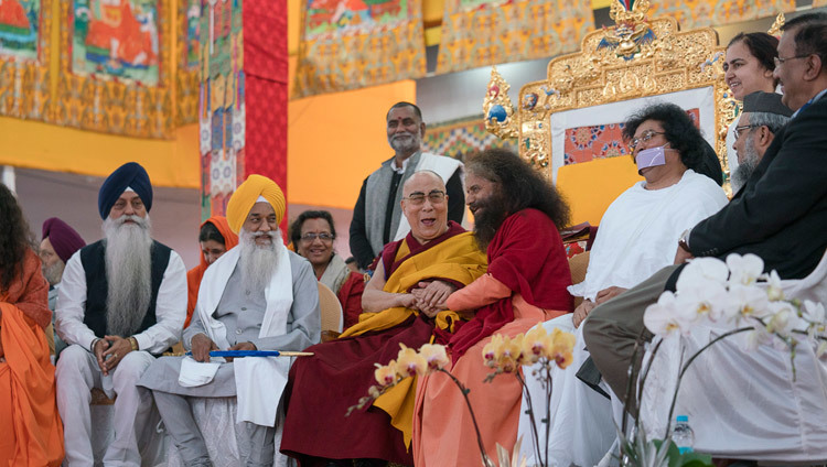 Reunión de Su Santidad el Dalái Lama con líderes religiosos en el lugar de las enseñanzas Kalachakra en Bodhgaya, Bihar, India, el 6 de Enero de 2017. Foto/Tenzin Choejor/OHHDL
