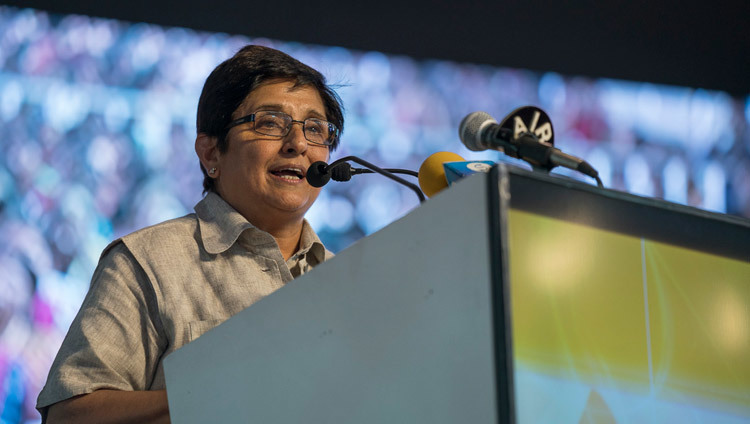 Kiran Bedi hablando en la inauguración del primer Parlamento Nacional de Mujeres en Amaravati, AP, India el 10 de febrero de 2017. Foto de Tenzin Choejor/OHHDL