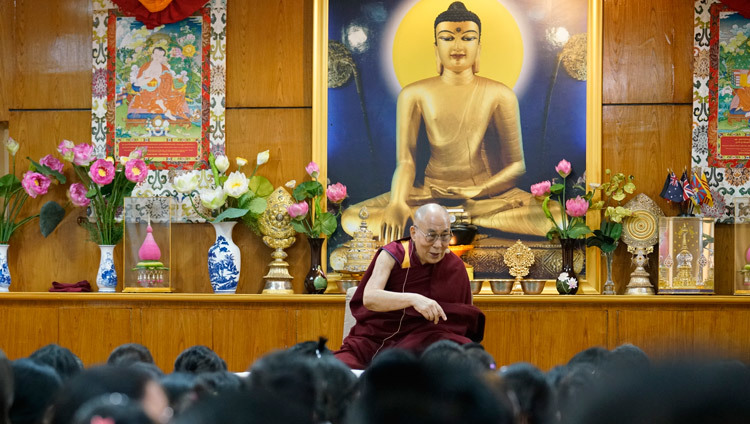 Su Santidad el Dalái Lama hablando en su residencia a las delegadas que participaron en la primera Conferencia de Empoderamiento de la Mujer Tibetana en Dharamsala, HP, India, el 23 de febrero de 2016. Foto de Tenzin Choejor/OHHDL