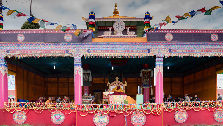 Vista del pabellón del Buddha Park, lugar de celebración de las enseñanza de Su Santidad el Dalái Lama en Bomdila, AP, India, el 5 de abril de 2017. Foto de Tenzin Choejor/OHHDL