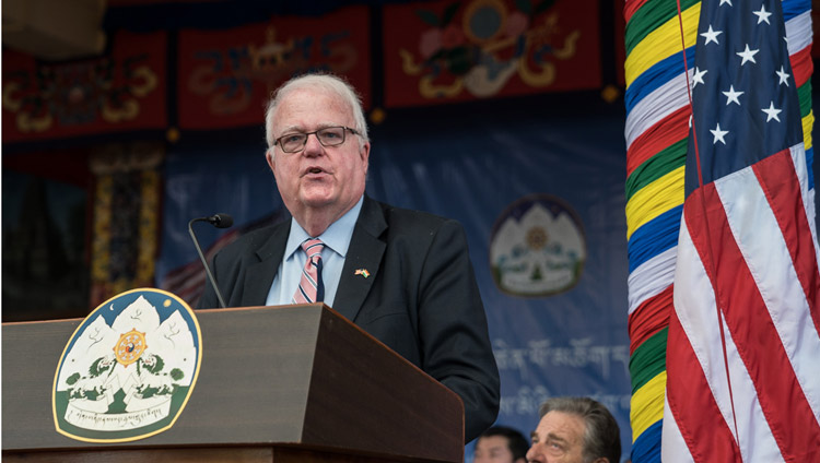 El delegado Jim Sensenbrenner en la recepción pública de la delegación bipartita del Congreso de los Estados Unidos en el patio del Tsuglagkhang en Dharamsala, HP, India, el 10 de mayo de 2017. Foto de Tenzin Choejor/OHHDL