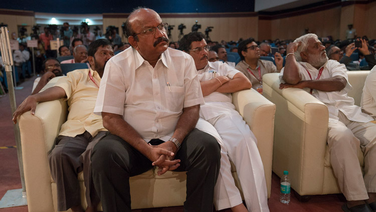 Algunas de las más de 1200 personas que escucharon a Su Santidad el Dalái Lama en el seminario estatal sobre «Justicia Social y el Dr. B.R. Ambedkar» en Bengaluru, Karnataka, India, el 23 de mayo de 2017. Foto de Tenzin Choejor/OHHDL 