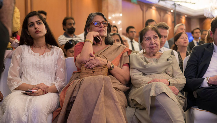 Algunos de los asistentes escuchando a Su Santidad el Dalái Lama hablando en el Indian Express Adda en Nueva Delhi, India, el 24 de mayo de 2017. Foto de Tenzin Choejor/OHHDL 