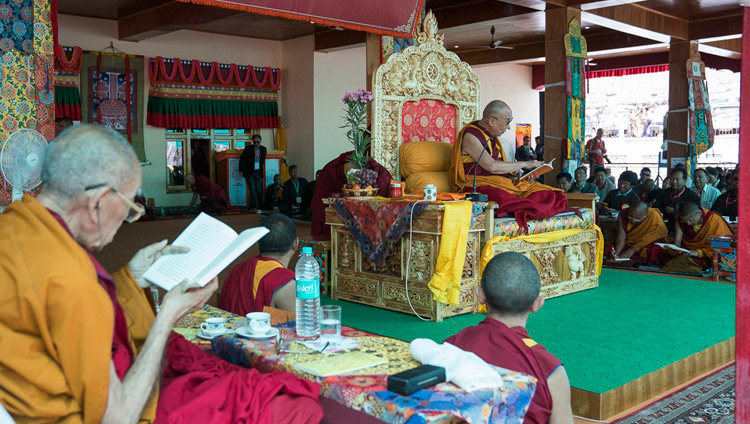 Su Santidad el Dalái Lama durante el primer día de sus enseñanzas en Disket, Valle de Nubra, J&K, India el 11 de julio de 2017. Foto de Tenzin Choejor/OHHDL 