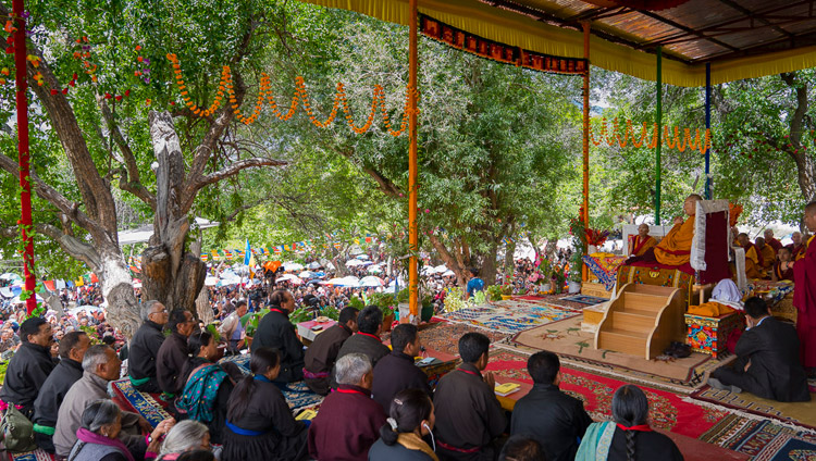 Una vista del lugar de las enseñanzas de Su Santidad el Dalái Lama, debajo del Monasterio de Samstanling, en Sumur, Valle de Nubra, J&K, India, el 14 de julio de 2017. Foto de Tenzin Choejor/OHHDL