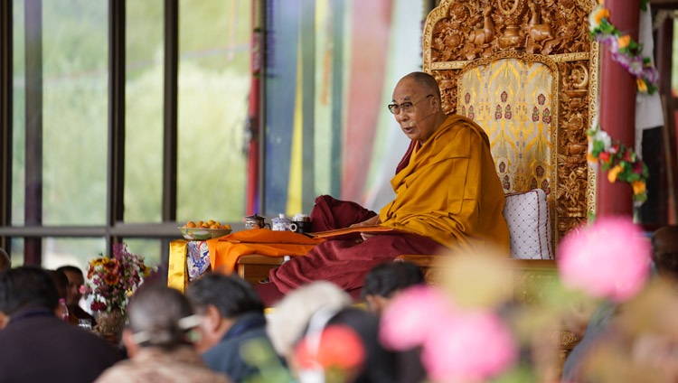 Su Santidad el Dalái Lama hablando en el segundo día de sus enseñanzas en Leh, Ladakh, J&K, India el 29 de julio de 2017. Foto de Tenzin Choejor/OHHDL