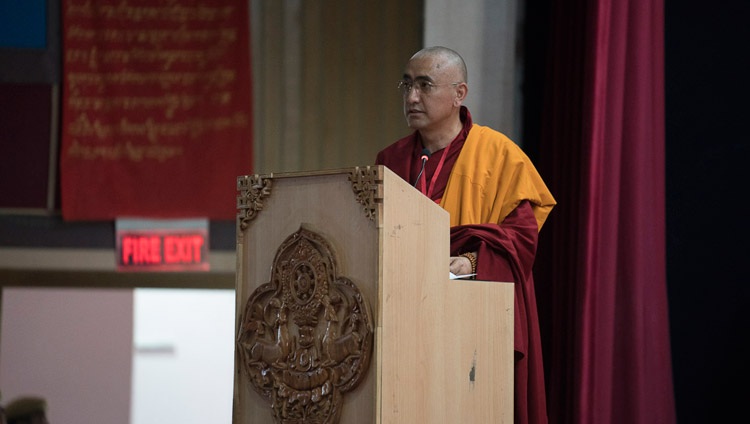El profesor Konchok Wangdu presentando el seminario sobre «Budismo en Ladakh» en el Instituto Central de Estudios Budistas en Leh, Ladakh, J&K, India, el 1 de agosto de 2017. Foto de Tenzin Choejor/OHHDL 
