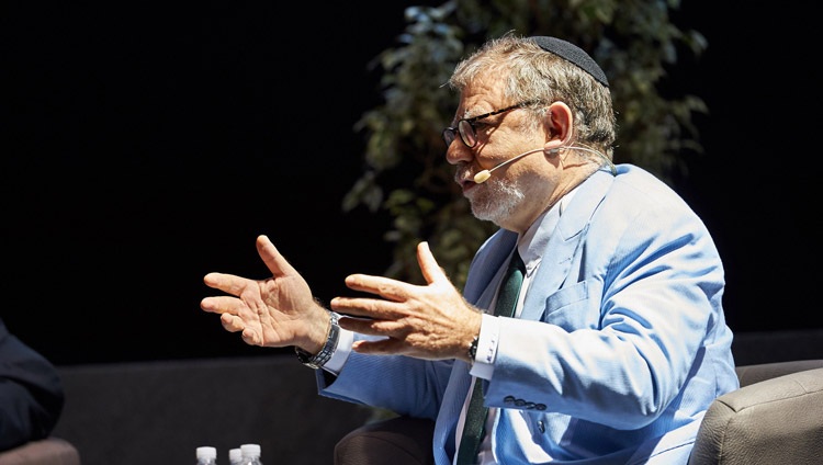 El ex presidente del Instituto Universitario Europeo, Joseph Weiler, hablando desde el punto de vista judío en la reunión interreligiosa de Florencia, Italia, el 19 de septiembre de 2017. Foto de Olivier Adam 