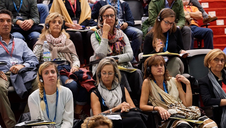 Algunas personas del público escuchando las presentaciones durante la segunda sesión del Simposio Mente y Ciencia en la Universidad de Pisa en Pisa, Italia, el 21 de septiembre de 2017. Foto de Olivier Adam 
