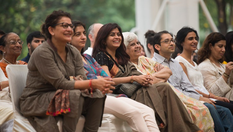 Miembros de la audiencia escuchando a Su Santidad el Dalái Lama hablar en Somaiya Vidyavihar en Mumbai, India, el 10 de diciembre de 2017. Foto de Lobsang Tsering