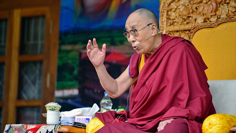 Su Santidad el Dalái Lama hablando en la inauguración del Centro de Meditación y Ciencia en el Monasterio Drepung Loseling, Mundgod, Karnataka, India el 14 de diciembre de 2017. Foto de Lobsang Tsering