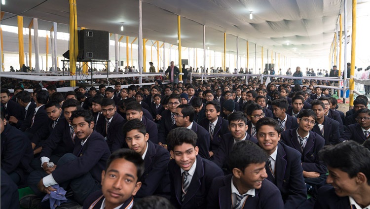 Algunos de los más de 7.000 estudiantes de Bihar que asistieron a la charla de Su Santidad el Dalái Lama sobre los Valores Universales en Bodhgaya, Bihar, India, el 25 de enero de 2018. Foto de Lobsang Tsering
