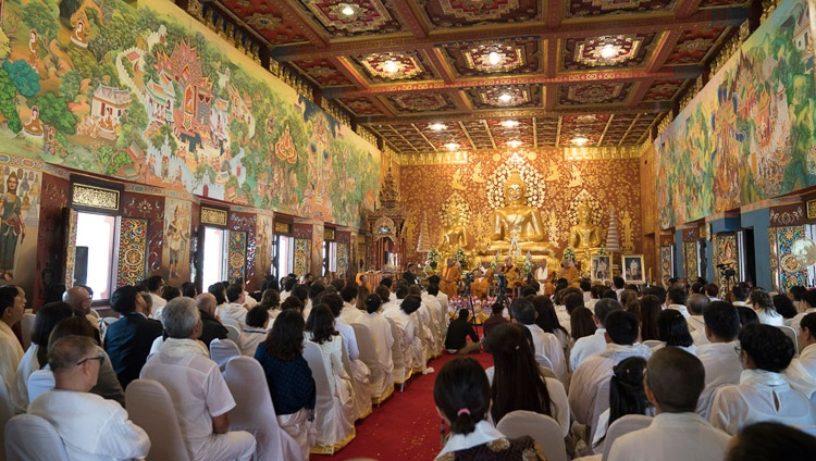 Una vista del interior del nuevo templo Wat Pa Buddhagaya Vanaram durante la ceremonia de inauguración con Su Santidad el Dalái Lama en Bodhgaya, Bihar, India el 25 de enero de 2018. Foto de Lobsang Tsering