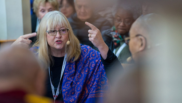 Patricia Jennings hablando sobre la observación del estrés entre los maestros en el último día de la Conferencia de Mente y Vida en el Templo Principal Tibetano en Dharamsala, HP, India el 16 de marzo de 2018. Foto de Tenzin Choejor