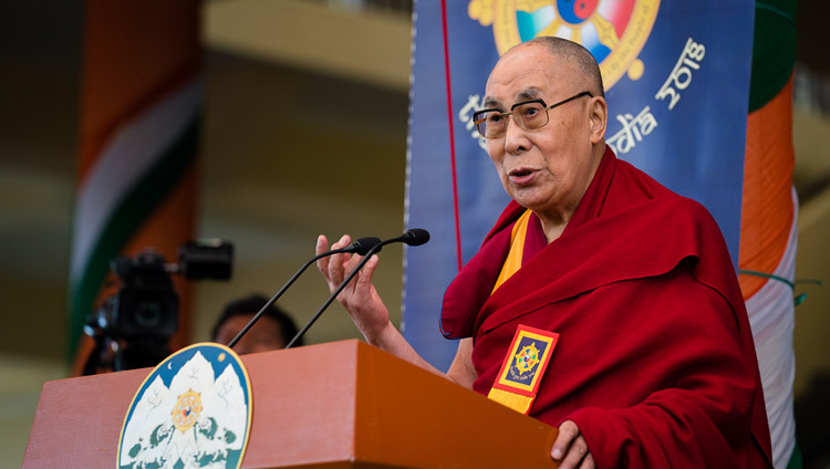 Su Santidad el Dalái Lama hablando en la celebración de agradecimiento a la India en el Templo Principal Tibetano en Dharamsala, HP, India el 31 de marzo de 2018. Foto de Tenzin Choejor
