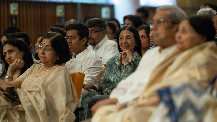 Algunos de los 1500 asistentes que escucharon a Su Santidad el Dalái Lama en el auditorio del IIT en Nueva Delhi, India, el 24 de abril de 2018. Foto de Tenzin Choejor