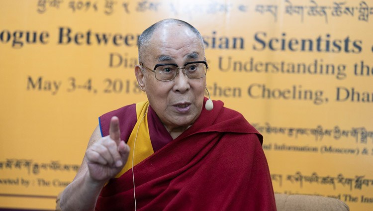 Su Santidad el Dalái Lama pronuncia su discurso de apertura en el diálogo entre eruditos rusos y budistas en Dharamsala, HP, India, el 3 de mayo de 2018. Foto de Tenzin Choejor