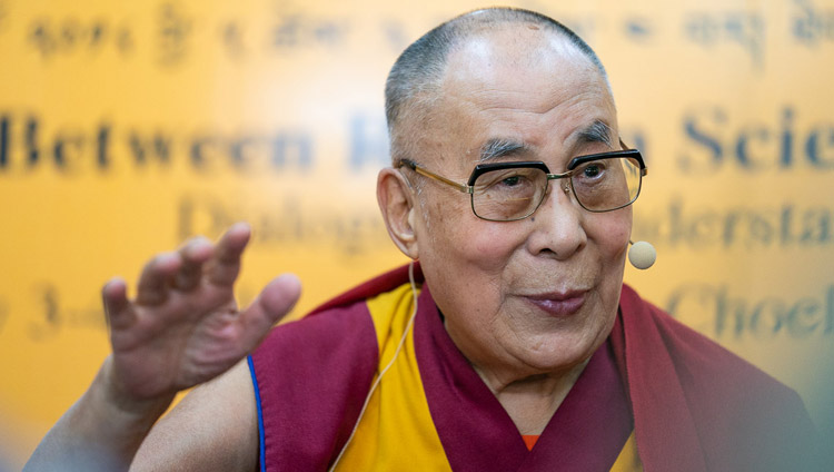 Su Santidad el Dalai Lama hablando en el segundo día del diálogo entre eruditos rusos y budistas en Dharamsala, HP, India, el 4 de mayo de 2018. Foto de Tenzin Choejor