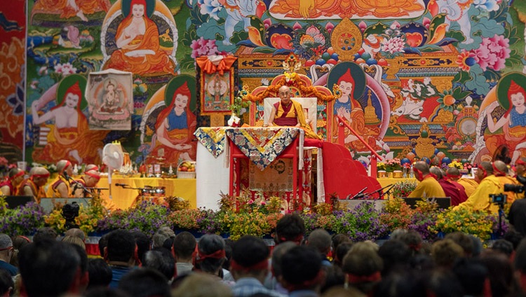Su Santidad el Dalái Lama en el último día de sus tres días de enseñanza en Riga, Letonia, el 18 de junio de 2018. Foto de Tenzin Choejor
