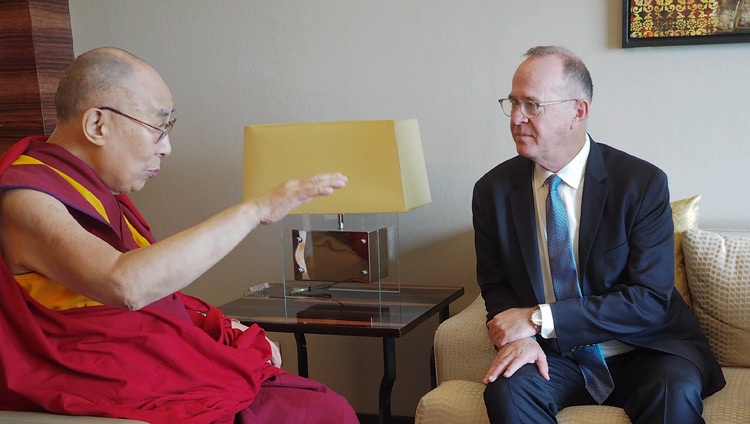 Su Santidad el Dalái Lama reunido con el alcalde de Anaheim, Tom Tait, en Nueva Delhi, India, el 1 de julio de 2018. Foto de Jeremy Russell