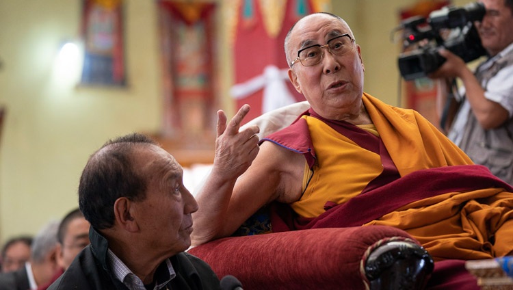 Su Santidad el Dalái Lama hablando durante su peregrinación al Jokhang en Leh, Ladakh, J&K, India el 4 de julio de 2018. Foto de Tenzin Choejor