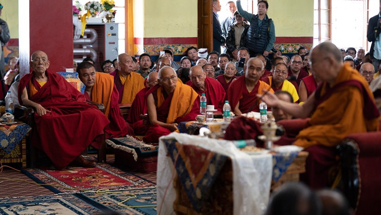 Su Santidad el Dalái Lama hablando durante su peregrinación al Jokhang en Leh, Ladakh, J&K, India el 4 de julio de 2018. Foto de Tenzin Choejor