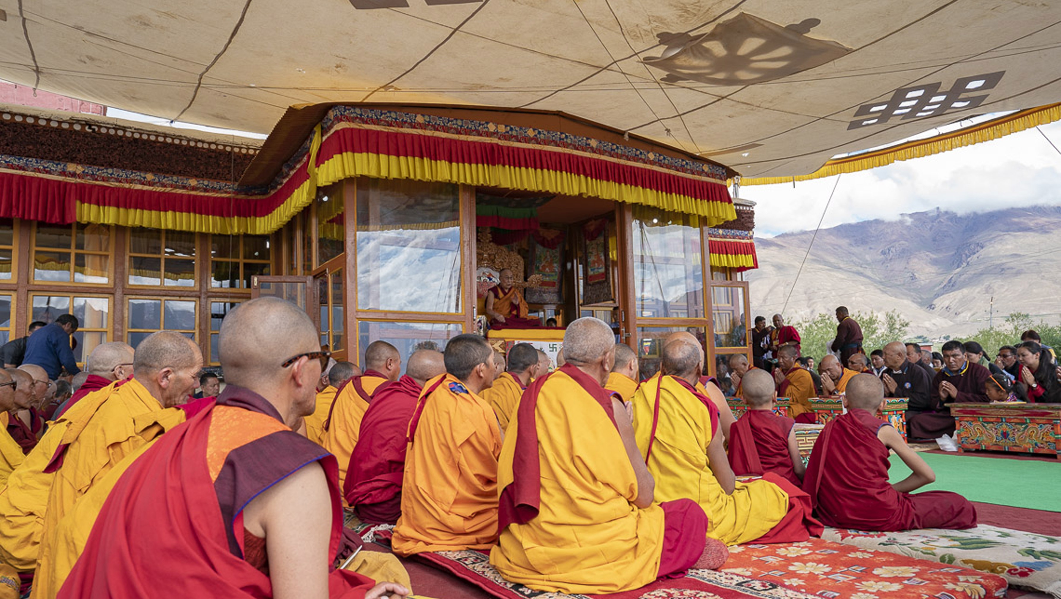 Una vista del pabellón de enseñanza durante la enseñanza de Su Santidad el Dalái Lama en Padum, Zanskar, J&K, India el 22 de julio de 2018. Foto de Tenzin Choejor