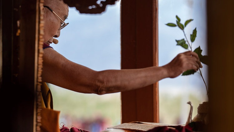 Su Santidad el Dalái Lama participando en los procedimientos preparatorios para el Empoderamiento de Avalokiteshvara en Padum, Zanskar, J&K, India el 23 de julio de 2018. Foto de Tenzin Choejor
