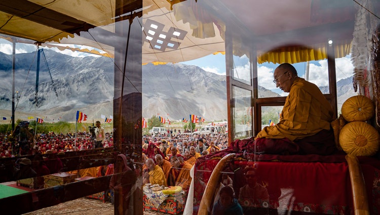  Una vista del pabellón de enseñanza durante el empoderamiento de Avalokiteshvara dado por Su Santidad el Dalái Lama en Padum, Zanskar, J&K, India el 23 de julio de 2018. Foto de Tenzin Choejor