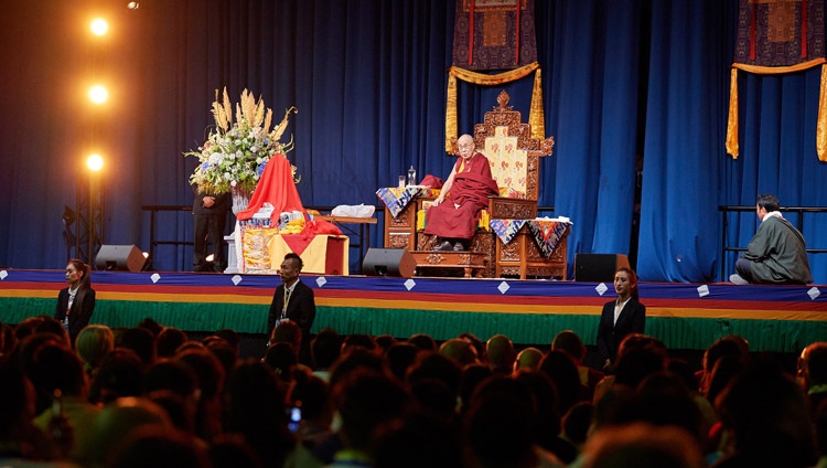 Su Santidad el Dalái Lama se dirigió a más de 5.000 miembros de la comunidad tibetana de los Países Bajos, Bélgica, Gran Bretaña, España y Austria, reunidos en el centro de convenciones Ahoy en Rotterdam, Países Bajos, el 16 de septiembre de 2018. Foto de Olivier Adams
