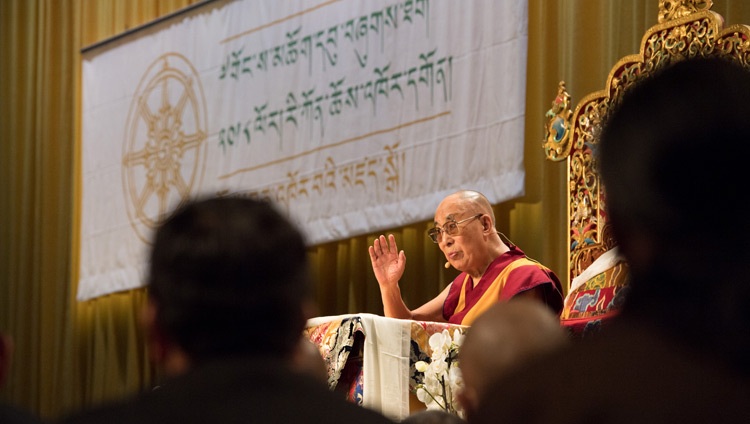 Su Santidad el Dalái Lama dirigiéndose a la audiencia en la celebración del 50º aniversario del Tibet Institute Rikon en Winterthur, Suiza, el 22 de septiembre de 2018. Foto de Manuel Bauer