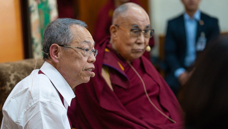 El Dr. Chii Dong Chen habla sobre las características de la mecánica cuántica durante su presentación en el primer día del diálogo con científicos chinos sobre los efectos cuánticos en Dharamsala, HP, India, el 1 de noviembre de 2018. Foto de Ven Tenzin Jamphel