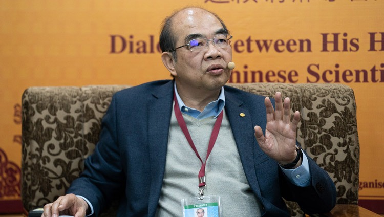 El Prof. Maw-Kuen Wu también habló sobre la superconductividad durante su presentación en el segundo día del Diálogo entre Su Santidad el Dalái Lama y científicos chinos sobre los efectos cuánticos en el Templo Principal Tibetano en Dharamsala, HP, India, el 2 de noviembre de 2018. Foto de Ven Tenzin Jamphel