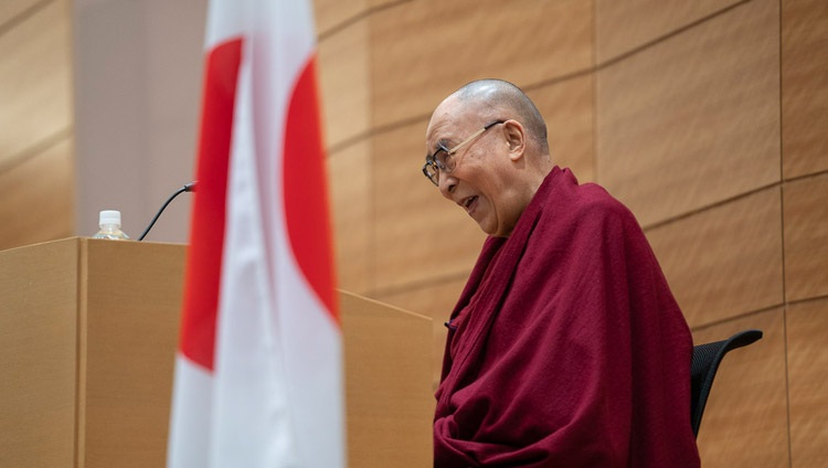 Su Santidad el Dalái Lama hablando ante el Grupo Parlamentario Japonés de Todos los Partidos para el Tíbet en el complejo parlamentario japonés en Tokio, Japón, el 20 de noviembre de 2018. Foto de Tenzin Choejor