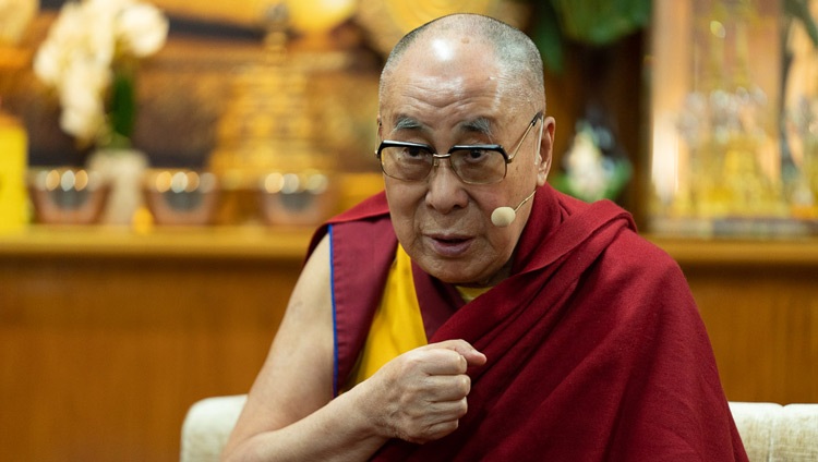 Su Santidad el Dalái Lama hablando en el segundo día de las Conversaciones sobre Mente y Vida en su residencia de Dharamsala, HP, India, el 1 de noviembre de 2019. Foto de Tenzin Choejor