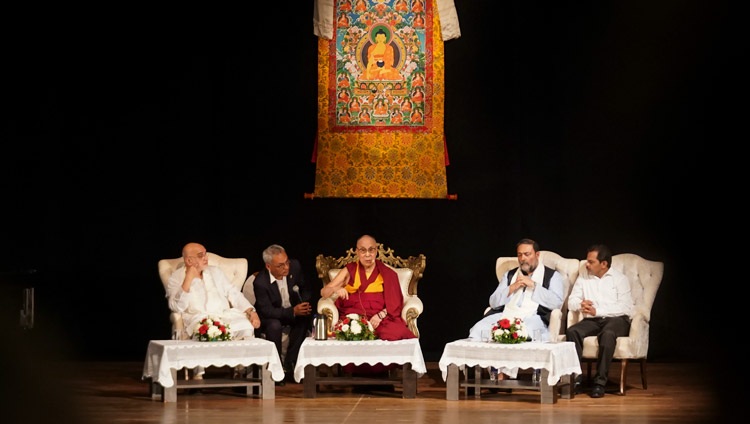 Su Santidad el Dalái Lama hablando sobre «La Relevancia de la Antigua Tradición de Nalanda en Tiempos Modernos» en la Academia Kala en Goa, India el 11 de diciembre de 2019. Foto de Lobsang Tsering