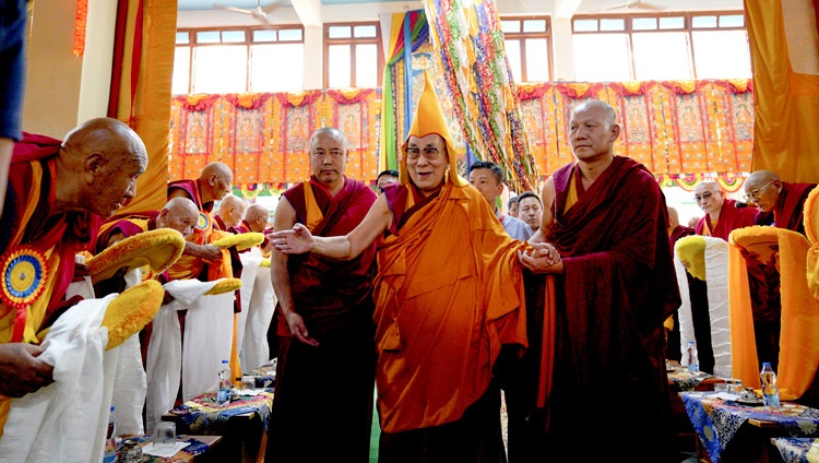 Su Santidad el Dalái Lama llega a Drepung Lachi en Mundgod, Karnataka, India, el 12 de diciembre de 2019. Foto de Lobsang Tsering