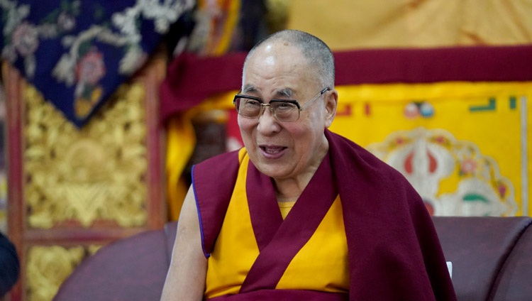 Su Santidad el Dalai Lama hablando con miembros de un programa de investigación ruso en su residencia del Monasterio Drepung Gomang en Mundgod, Karnataka, India, el 13 de diciembre de 2019. Foto de Lobsang Tsering