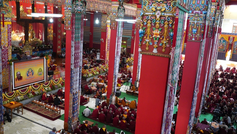 Una vista del salón de actos de Drepung Loseling durante el Simposio sobre las «400 estrofas sobre el camino medio» de Aryadeva, en Mundgod, Karnataka, India, el 17 de diciembre de 2019. Foto de Lobsang Tsering